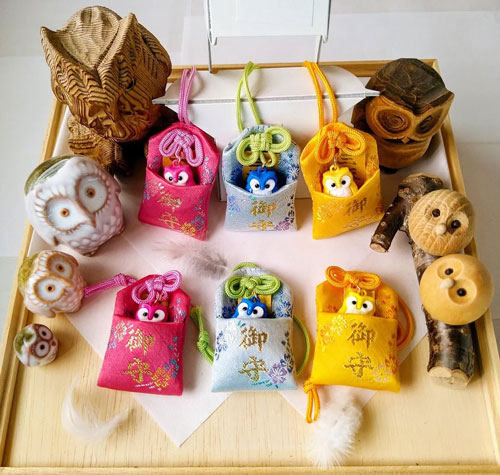 フクロウの御守りの写真