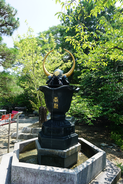 水牛の兜手水舎2