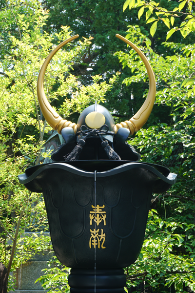 水牛の兜手水舎①