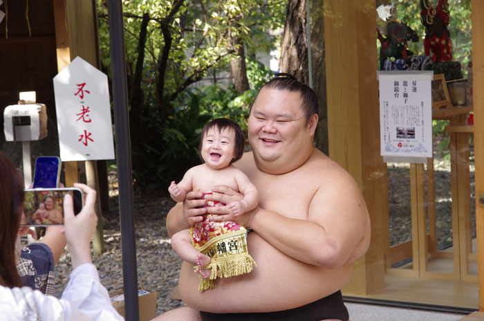 赤ちゃん土俵入り