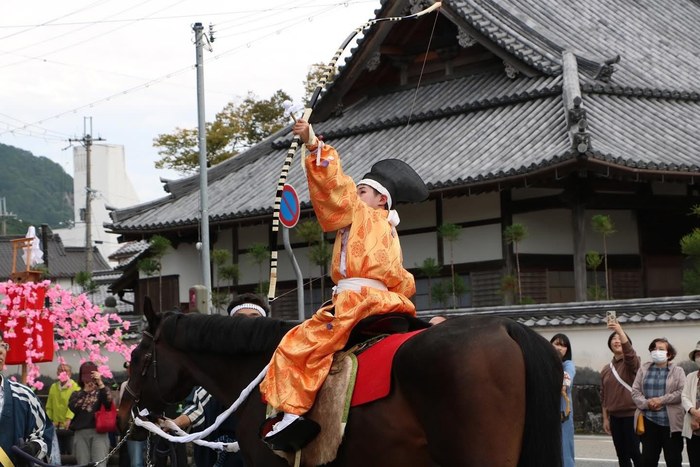 柏原八幡宮の流鏑馬奉納