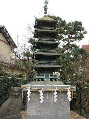 銅造りの五重塔