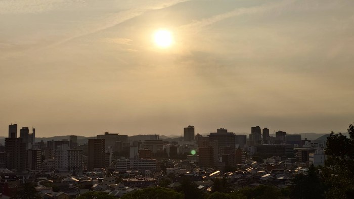 境内からの夕景