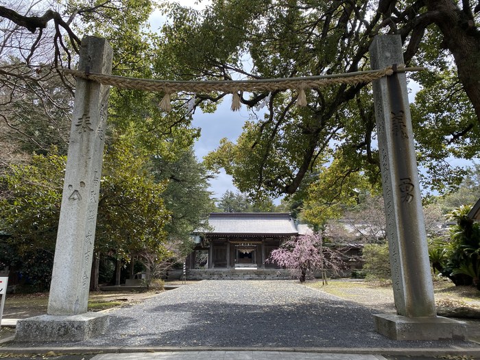 名和神社境内