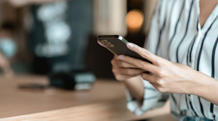 LINEの事前添削で、円滑な関係構築を応援。