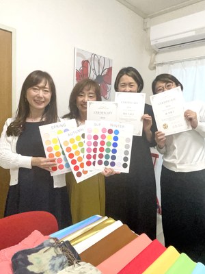 パーソナルカラー診断の様子