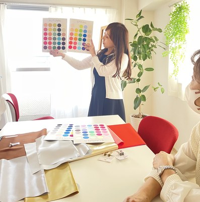 パーソナルカラー診断の様子