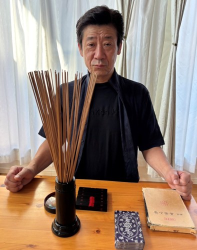 露木シゲトモ先生 占い専科 青い月